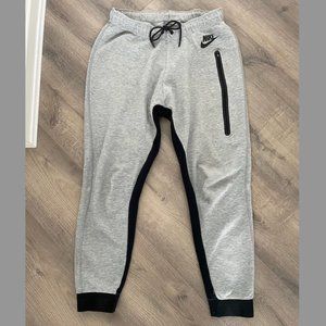 Nike grey sweatpants. Size: medium